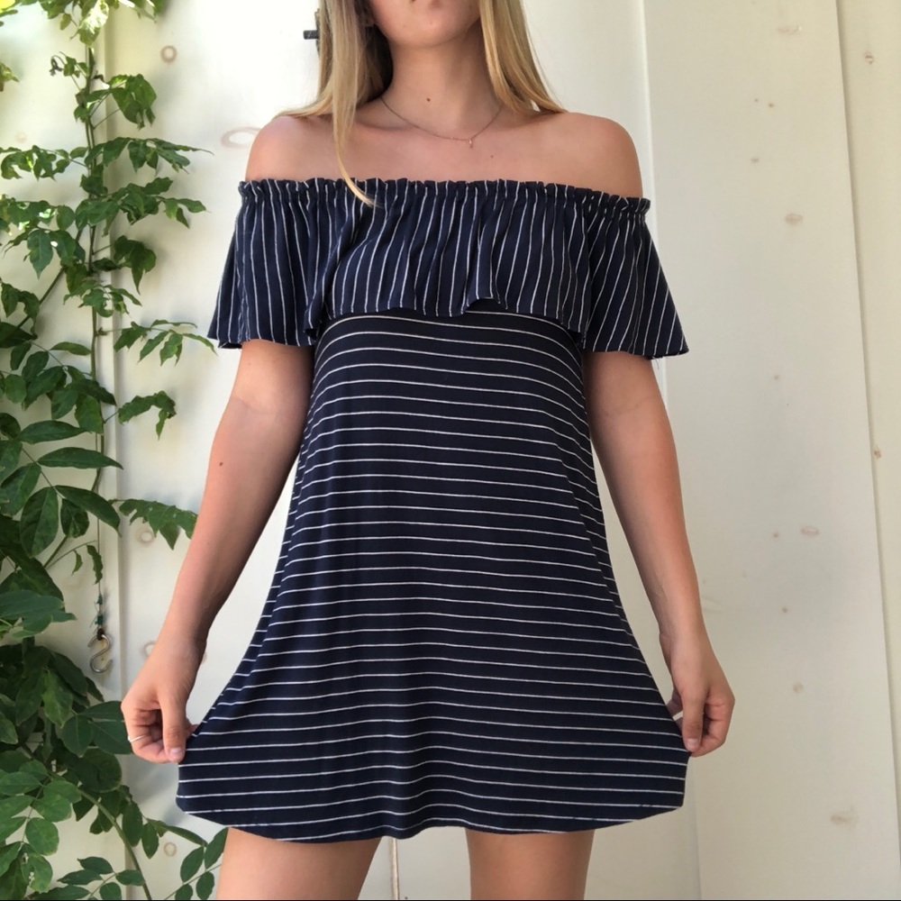 Abercrombie & Fitch off the shoulder dress